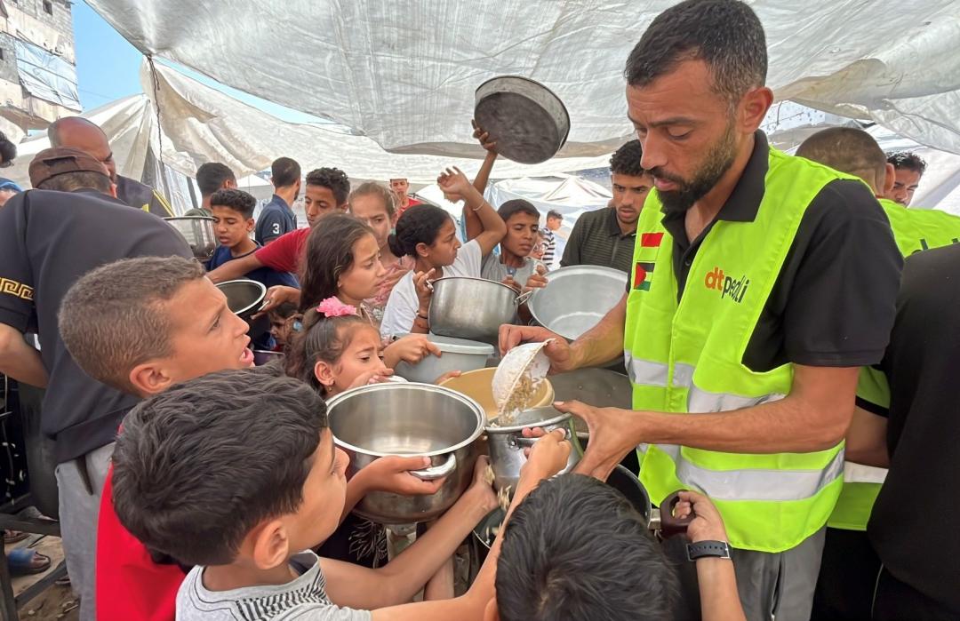 Salurkan Makanan Siap Santap untuk Pengungsi di Gaza, DT Peduli Tuai Harapan