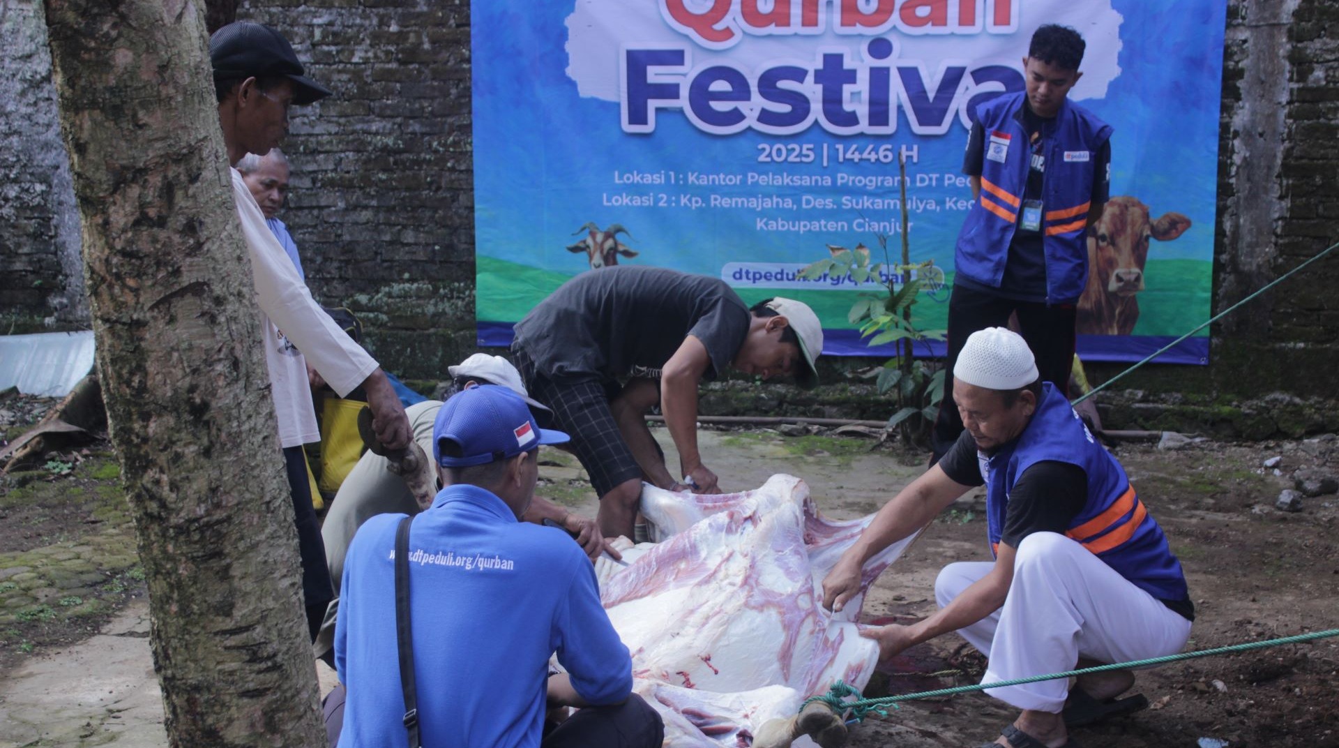 Gelar Qurban Fest, DT Peduli Cianjur Salurkan Daging Qurban untuk Warga Sekitar Kantor