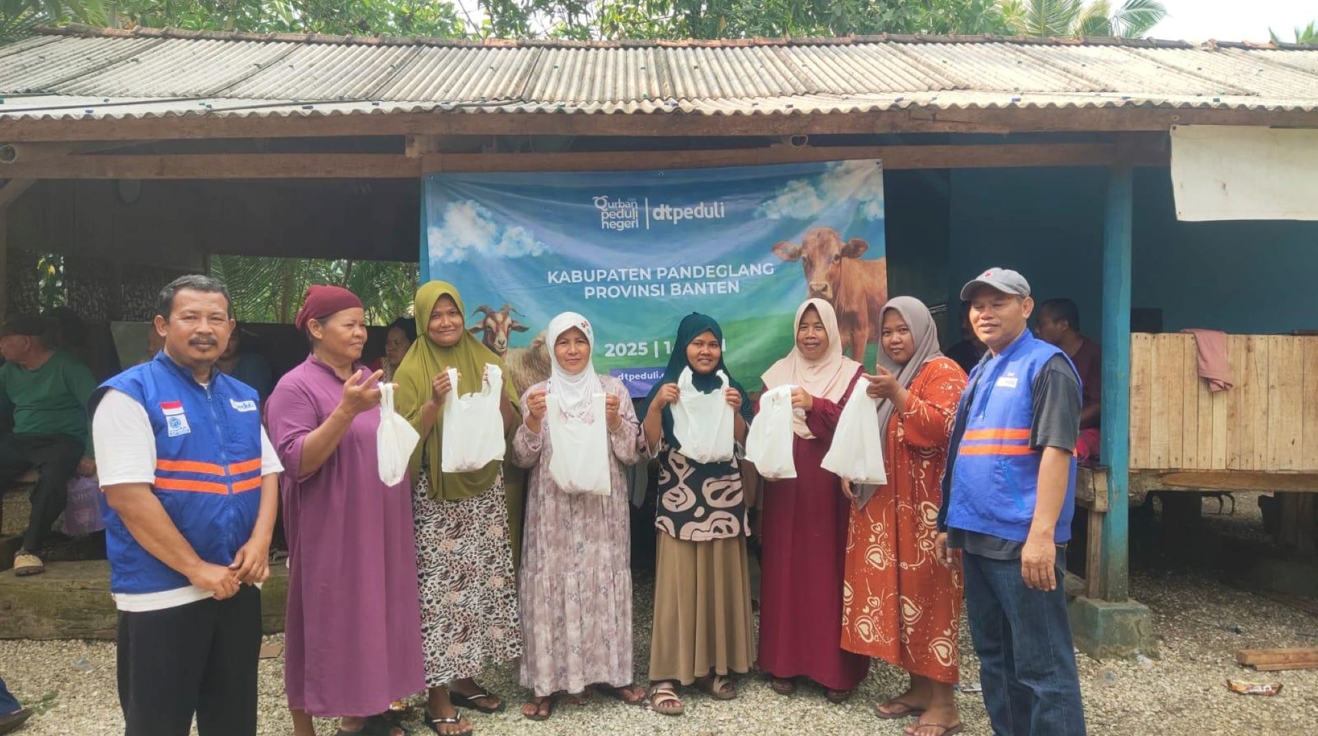 Jumat Berkah di Pandeglang, DT Peduli Salurkan 25 Hewan Qurban untuk Ribuan Jiwa