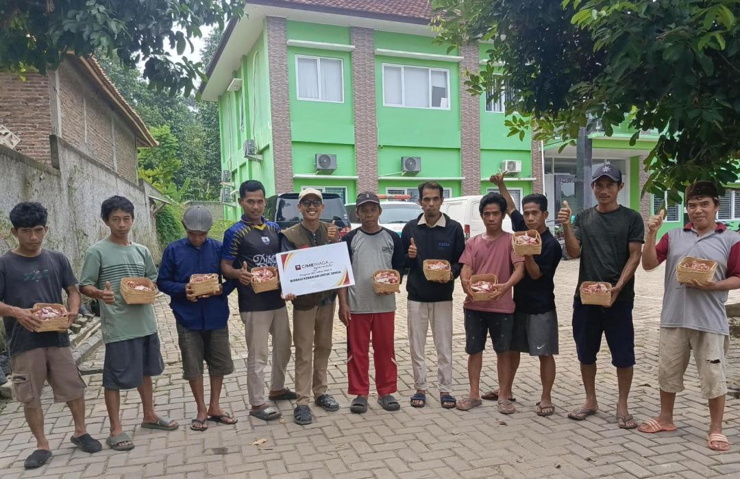 Bank CIMB Niaga Syariah Bersama DT Peduli Banten Salurkan Hewan Qurban ke Pelosok Banten 