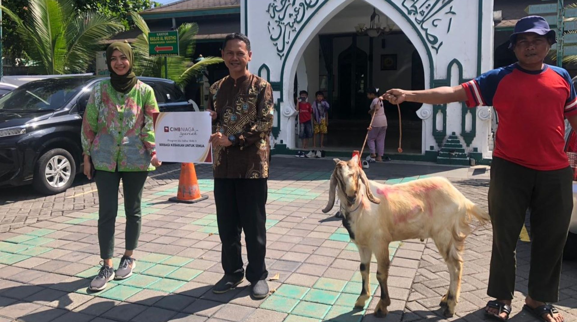 Qurban Peduli Negeri, CIMB Niaga Syariah Bersama DT Peduli Solo Salurkan Hewan Qurban di Solo Raya 