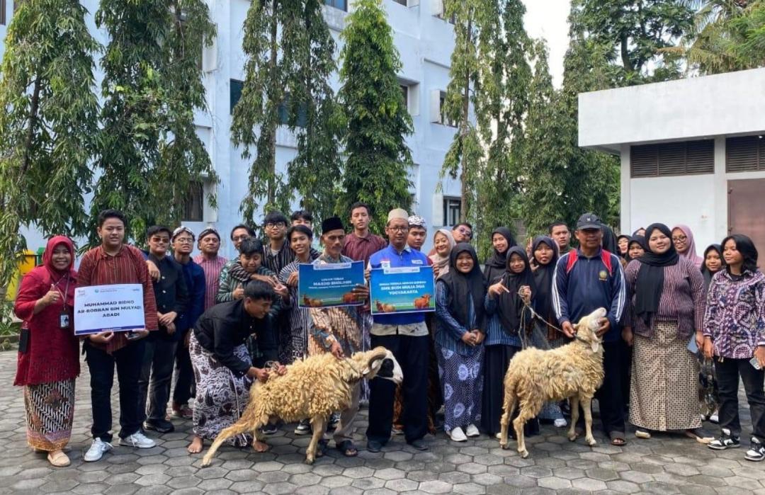 SMK Budi Mulia 2 Bersama DT Peduli Yogyakarta Salurkan Hewan Qurban di Gunungkidul 