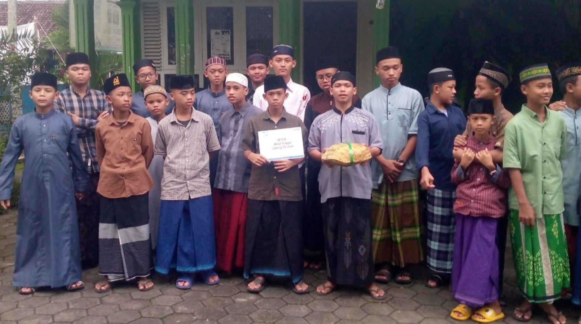 MTTG Telkom Witel Yogya-Jateng Selatan Bersama DT Peduli Salurkan Hewan Qurban untuk Karyawan dan Panti Asuhan 
