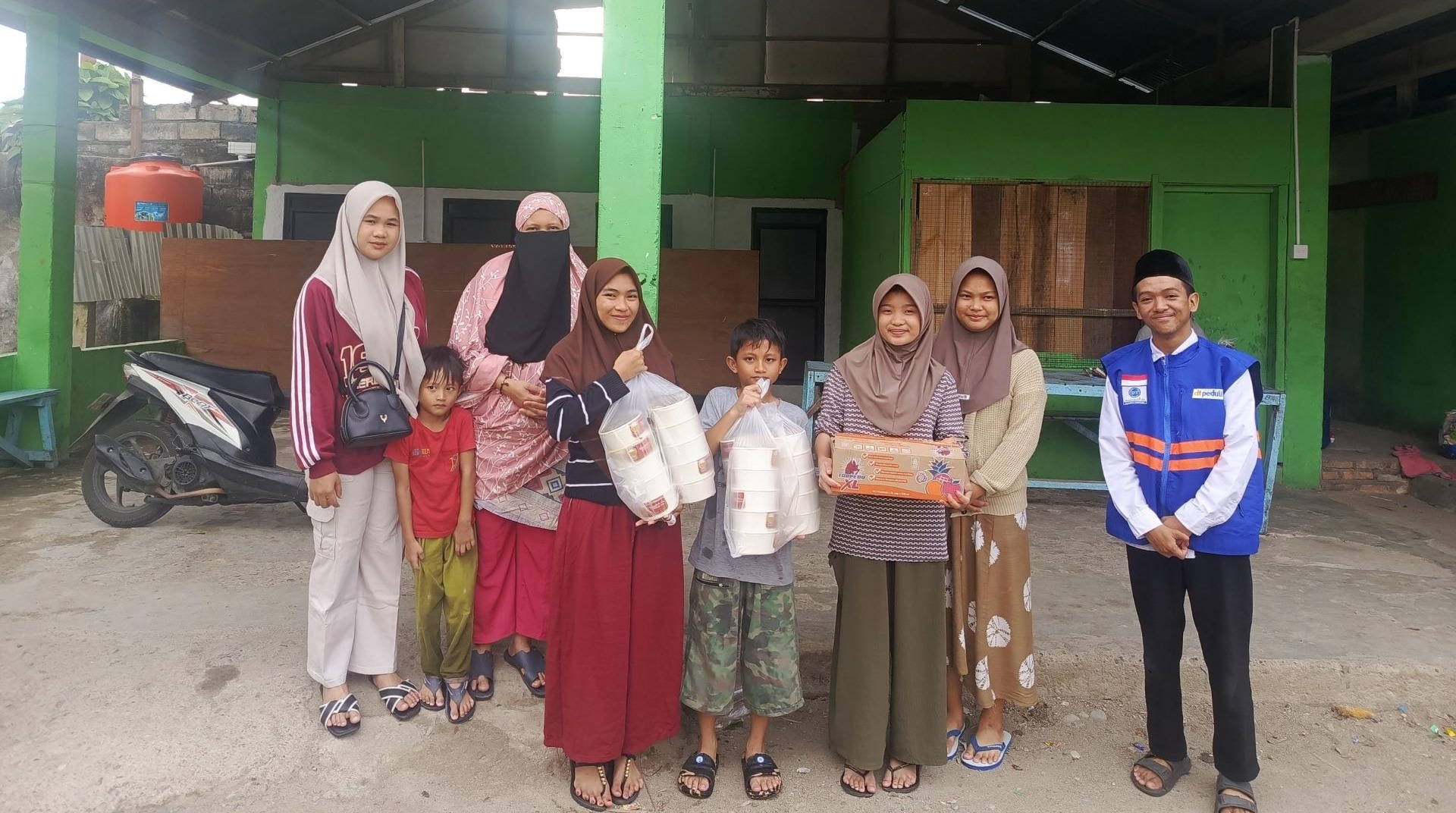 DT Peduli Sumbar Salurkan Nasi Boks untuk Panti Asuhan Khusus Anak Mentawai