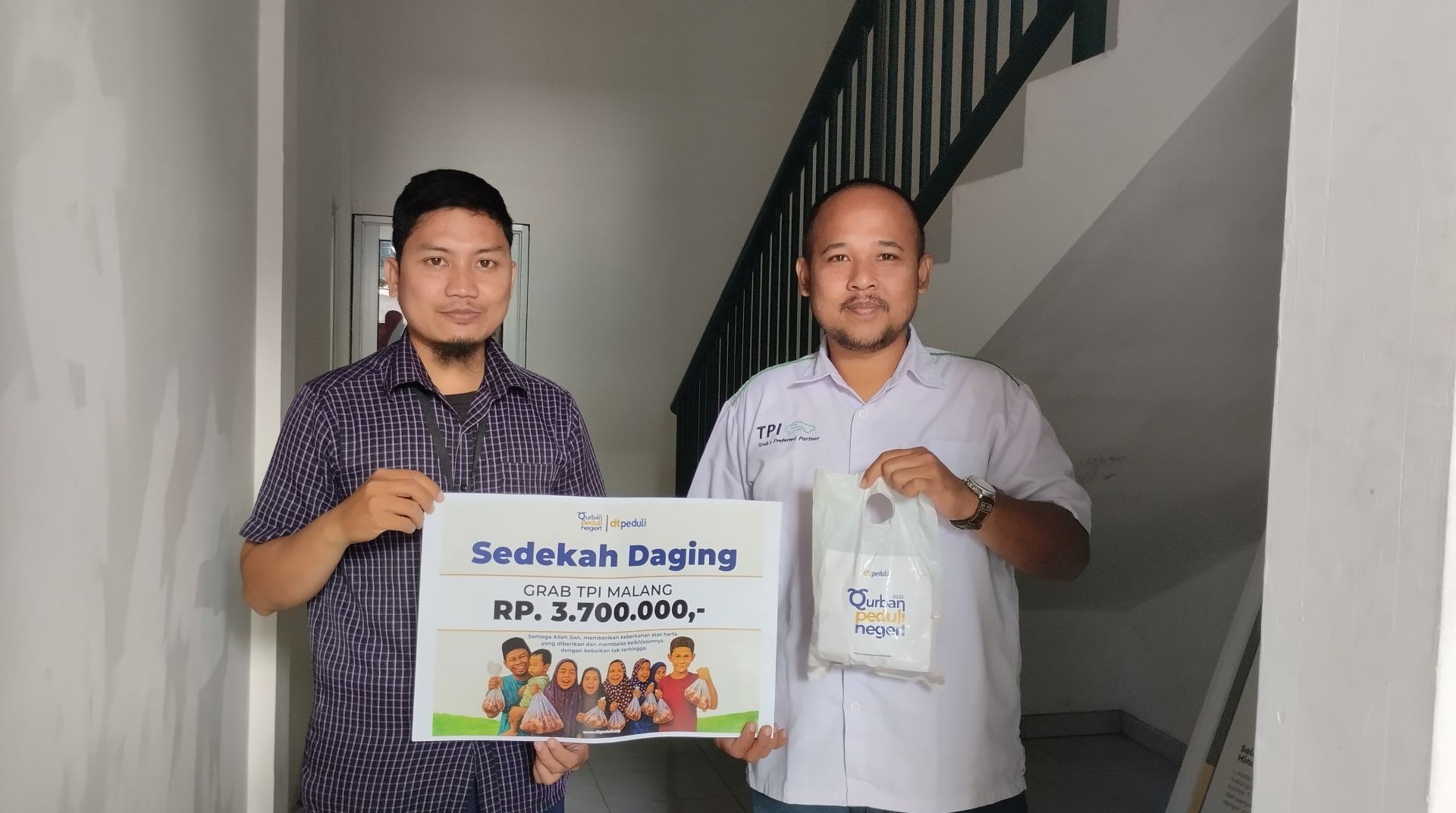 Grab Rental Bersama DT Peduli Malang Berbagi Kebahagiaan untuk Pegawai dan Warga Sekitar Kantor