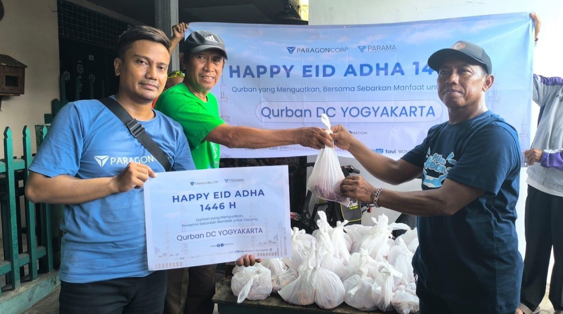 PT Paragon Bersama DT Peduli Yogyakarta Salurkan Hewan Qurban di Kulon Progo dan Kota Yogyakarta 