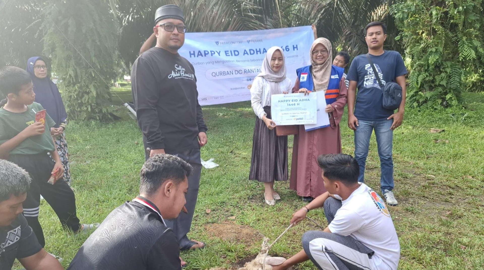 Paragon Corp DC Rantauprapat Bersama DT Peduli Sumut Salurkan Empat Ekor Kambing Qurban ke Pesantren Al Azhar Asy Syarif Labuhanbatu 