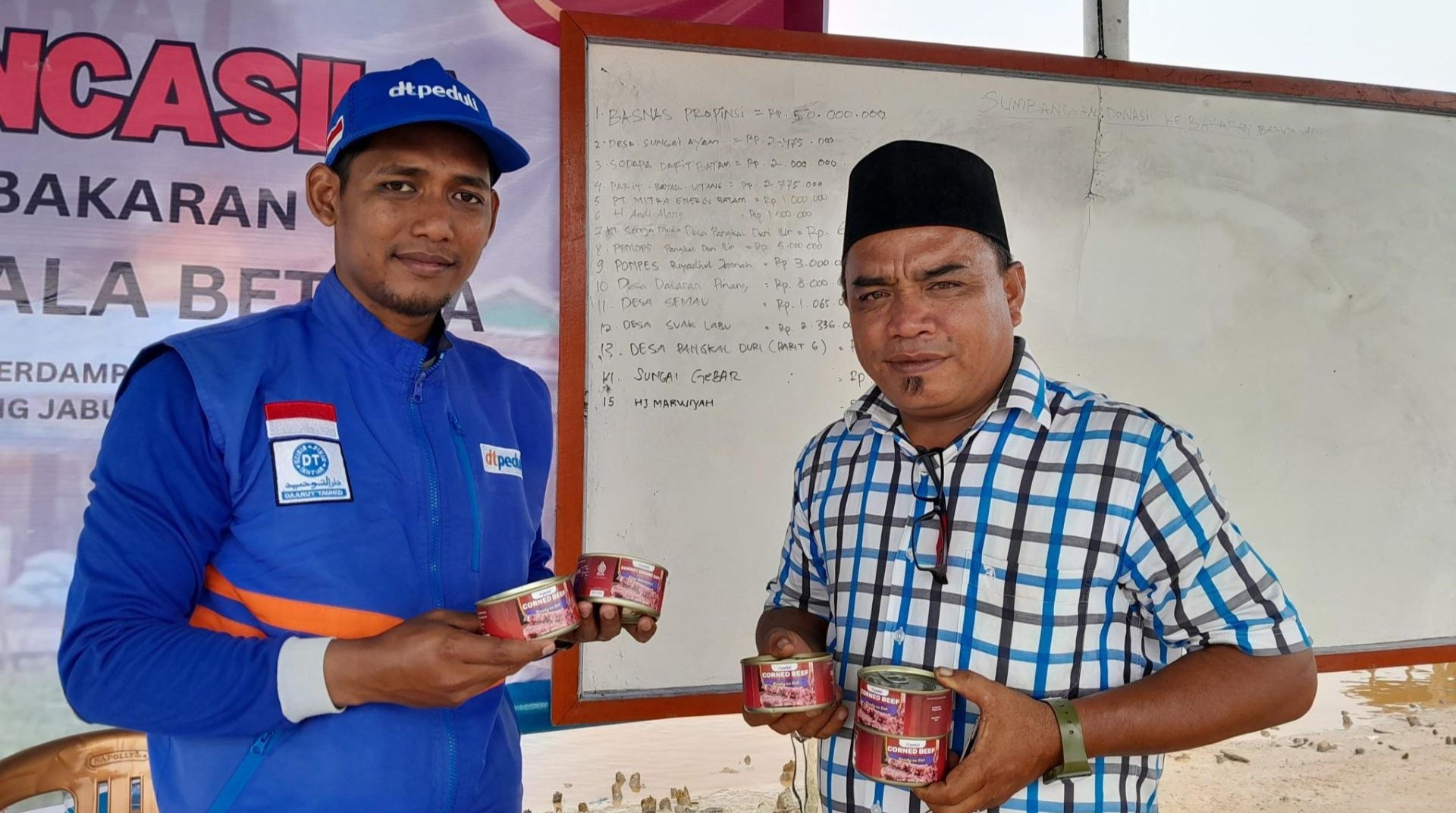 Tahap I, DT Peduli Salurkan Bantuan Sembako untuk Korban Kebakaran di Sungai Dualap 