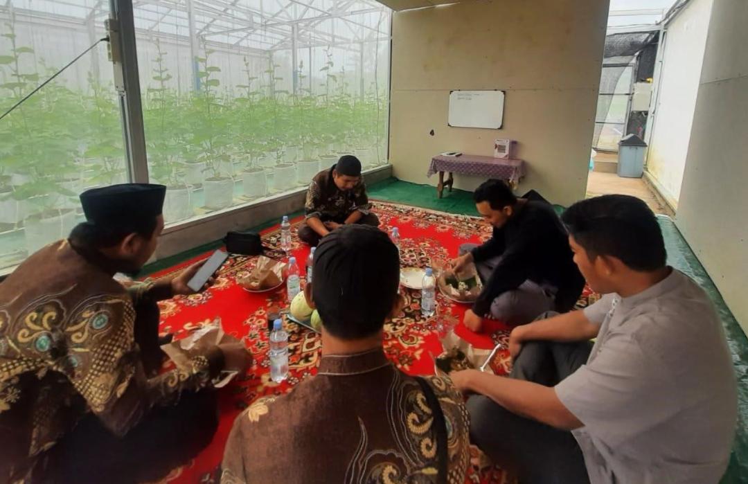 Persiapan Open Farm, DT Peduli Lubuklinggau Lakukan Pendampingan Tani Mandiri Green House Mentari Farm Melon 
