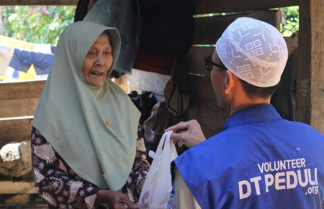 DT Peduli Hadirkan Qurban hingga Pelosok Kuningan: 1.898 Penerima Manfaat Rasakan Daging Qurban 