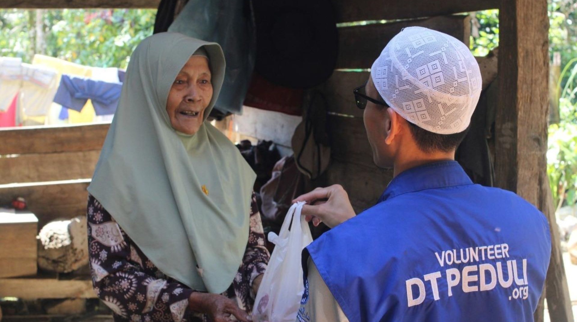 DT Peduli Hadirkan Qurban hingga Pelosok Kuningan: 1.898 Penerima Manfaat Rasakan Daging Qurban 