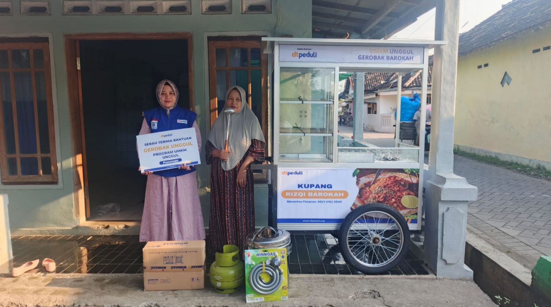 DT Peduli Malang Serahkan Gerobak Barokah untuk Suparti, Hadirkan Jalan Keluar di Tengah Ujian 