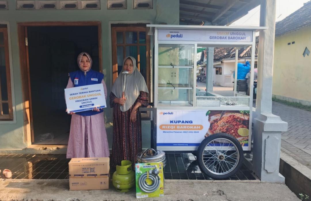 DT Peduli Malang Serahkan Gerobak Barokah untuk Suparti, Hadirkan Jalan Keluar di Tengah Ujian 