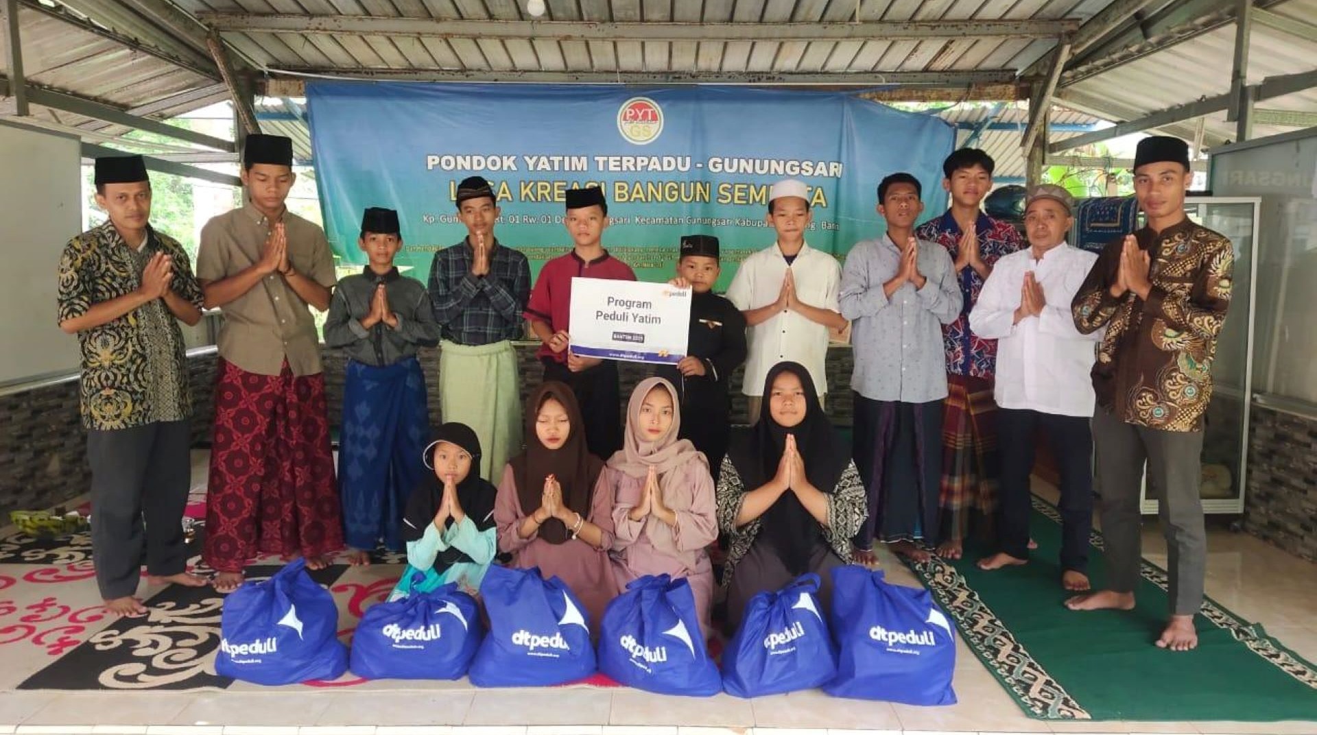 DT Peduli Salurkan Sembako untuk Anak Yatim di Yayasan Kreasi Bangun Semesta 