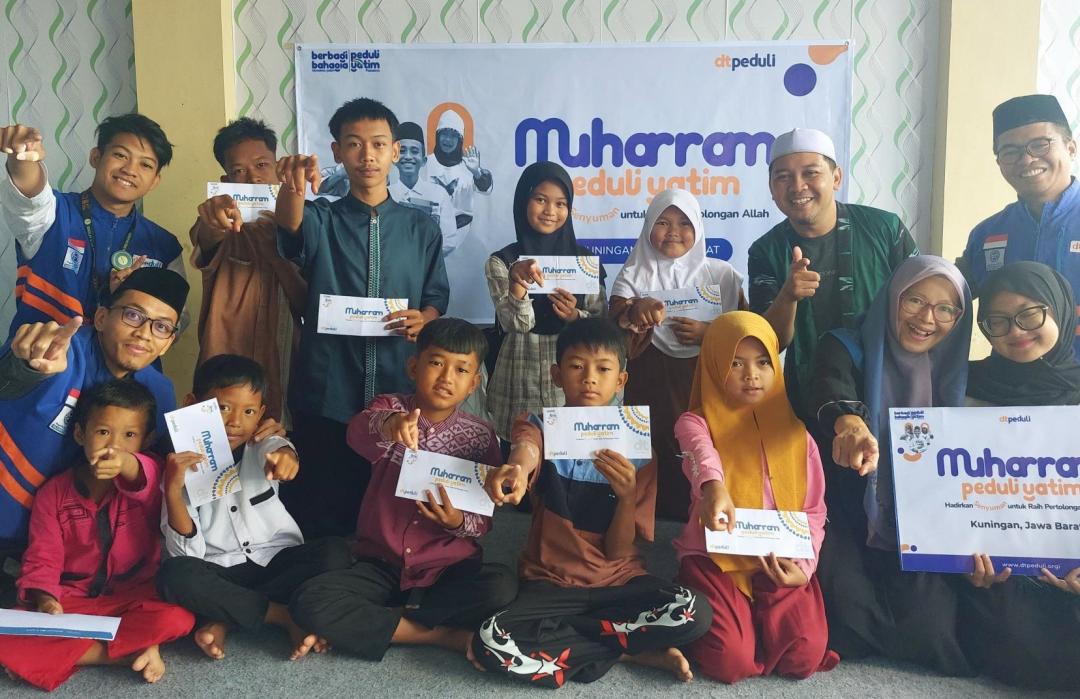 Tangan yang Memberi, Hati yang Terisi: Cerita Santunan Muharram Sekolah Alam Bratakasian 