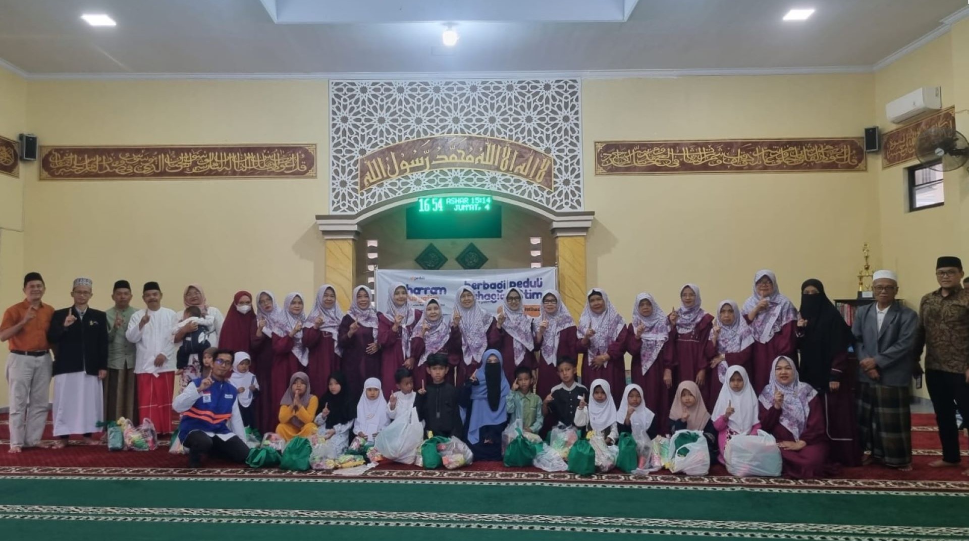 Hangatnya MT Ittihad Bahagiakan 15 Anak Yatim 