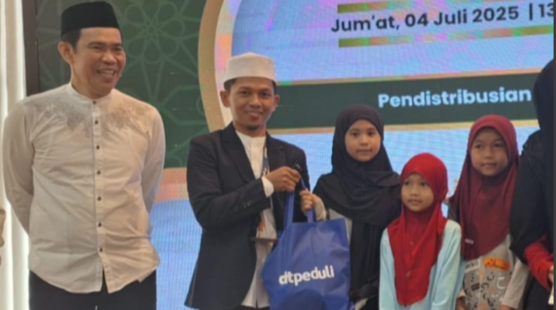 DT Peduli Sulsel Ikut Memeriahkan Lebaran Yatim dan Difabel di Kantor Kemenag Sulsel 