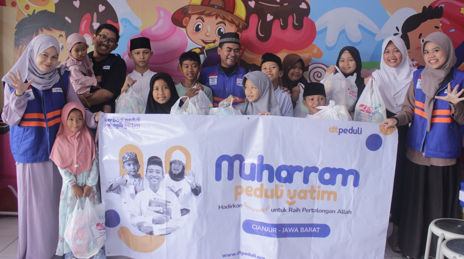 DT Peduli Cianjur Gelar Santunan dan Belanja Bahagia untuk Anak Yatim