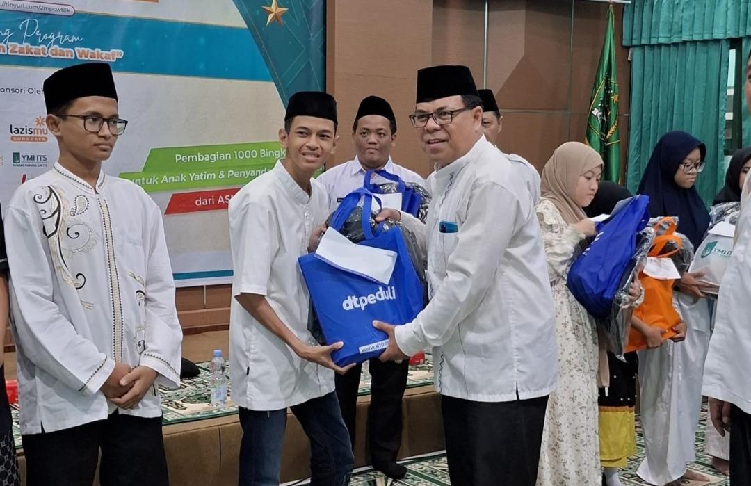 Tahun Baru Hijriah 1447 H, Kemenag Surabaya dan DT Peduli Jatim Salurkan Bantuan untuk Anak Yatim dan Disabilitas 