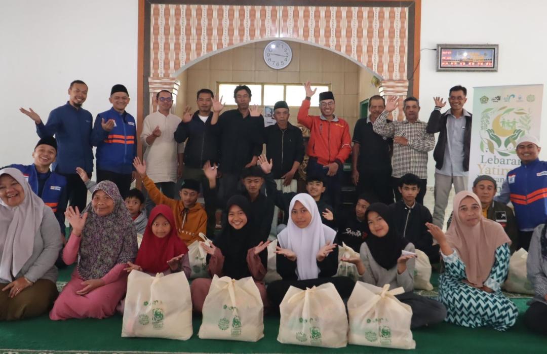 DT Peduli Bandung dan Kemenag Salurkan Paket Sembako untuk Yatim dan Difabel di Rancabali 