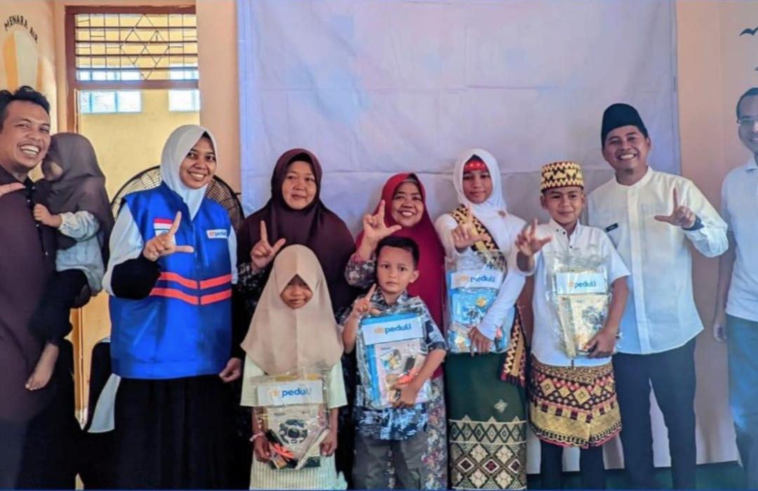 DT Peduli Metro dan Perpustakaan Cahaya Ilmu Bersinergi Salurkan Beasiswa untuk Pelajar Berprestasi 