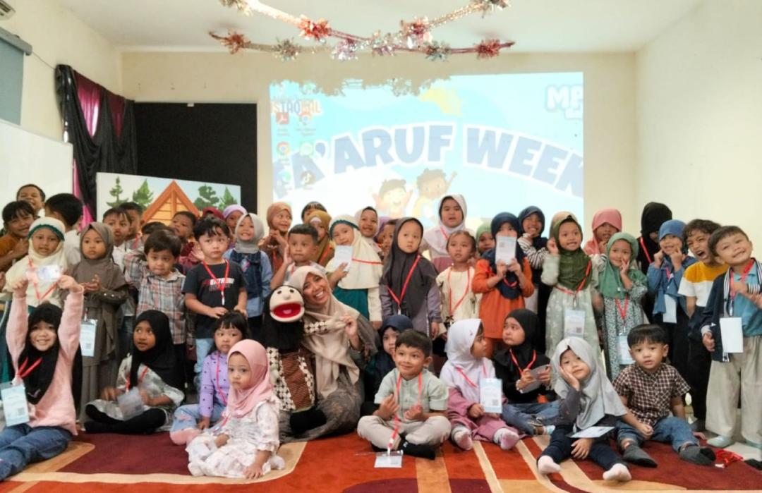 Semarak Hari Pertama Sekolah, DT Peduli dan KB/TK Al Mustaqbal Tanamkan Kebiasaan Sehat dan Disiplin Lewat Dongeng Edukatif 