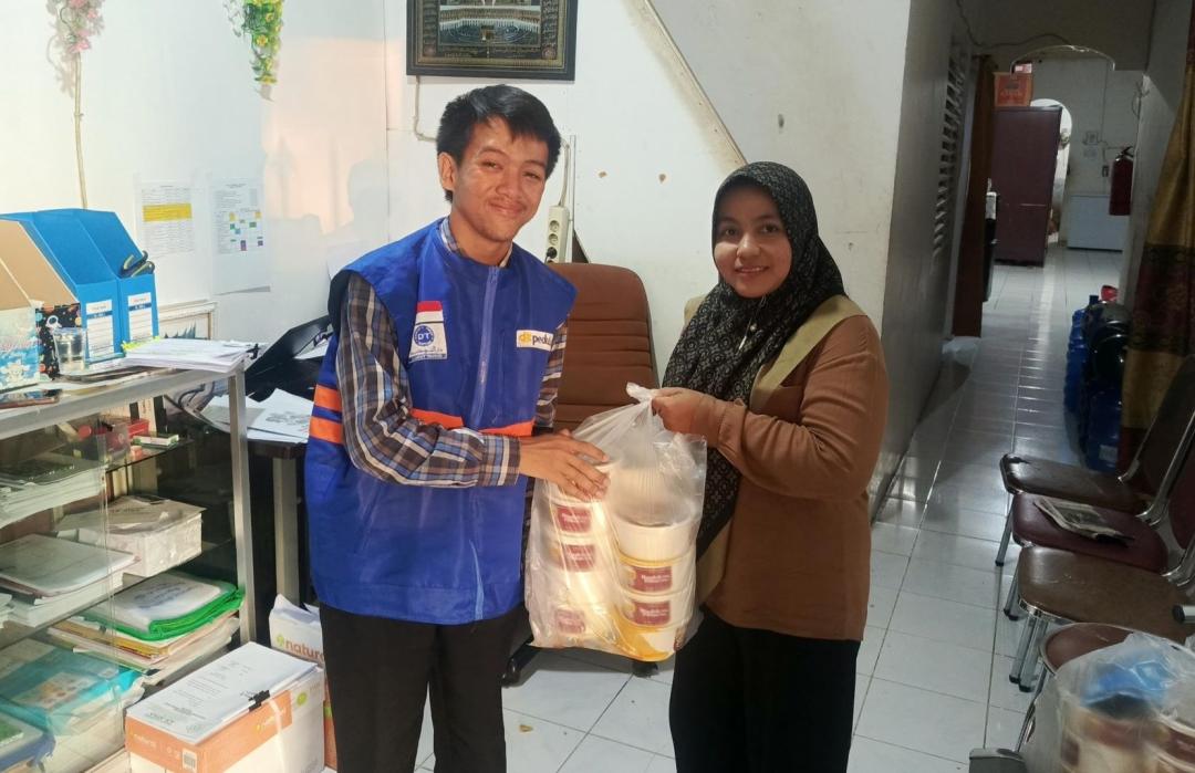 Nasi Berkah Jumat DT Peduli Sumbar Hadirkan Senyum di Pondok An-Nisa Padang