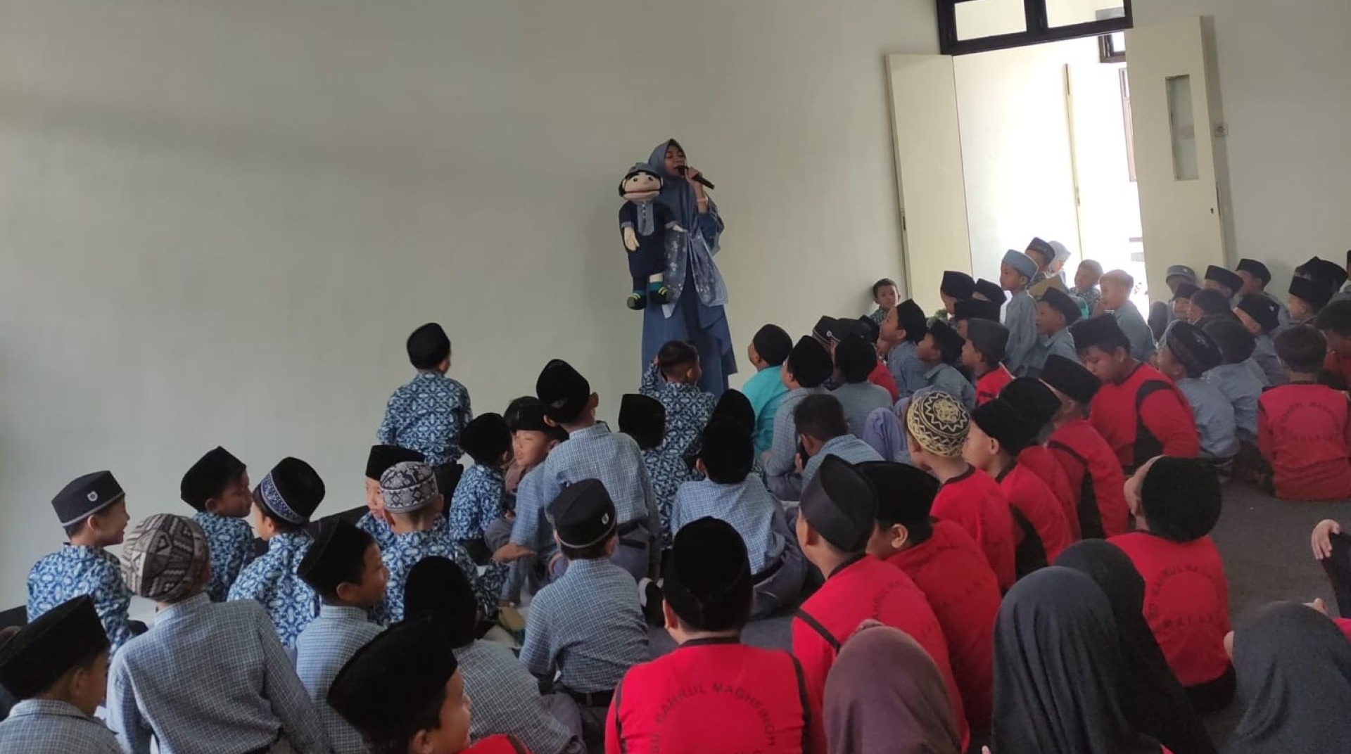 Tanamkan Nilai Ketekunan, DT Peduli dan SD Baitul Maghfiroh Gelar Dongeng Inspiratif Kisah Ibnu Hajar 