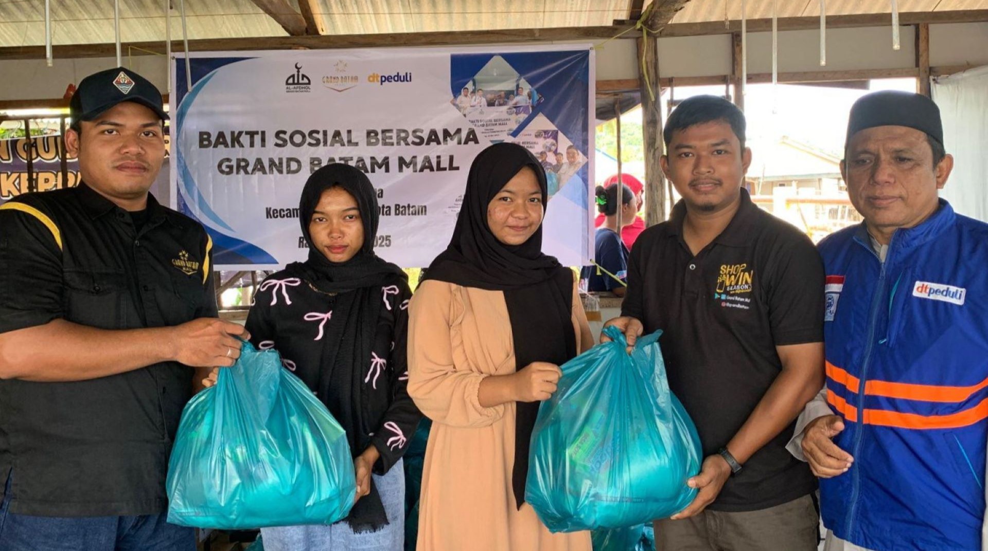 DT Peduli Kepri dan DKM Al-Afdhol Salurkan Sembako untuk Warga Pulau Air Saga 