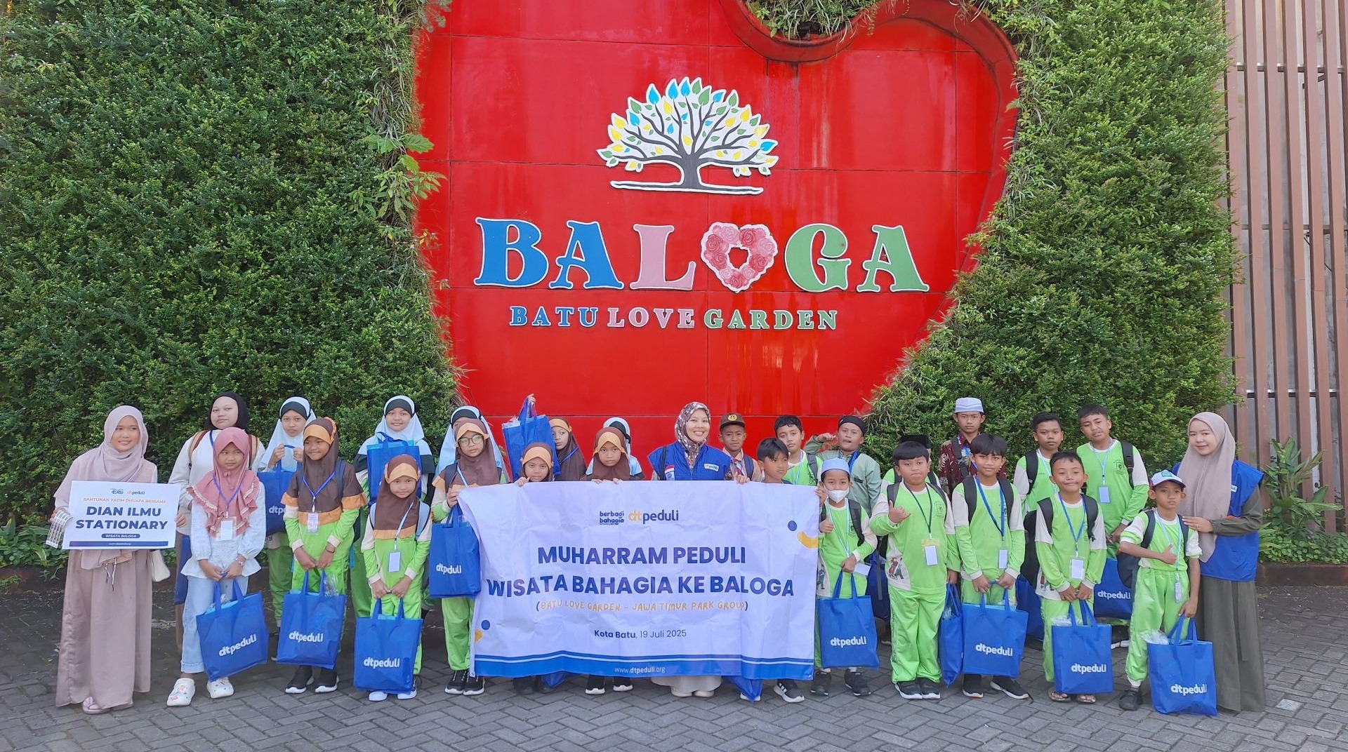Wisata Bahagia Muharram, DT Peduli Malang Ajak Anak Yatim ke Batu Love Garden 