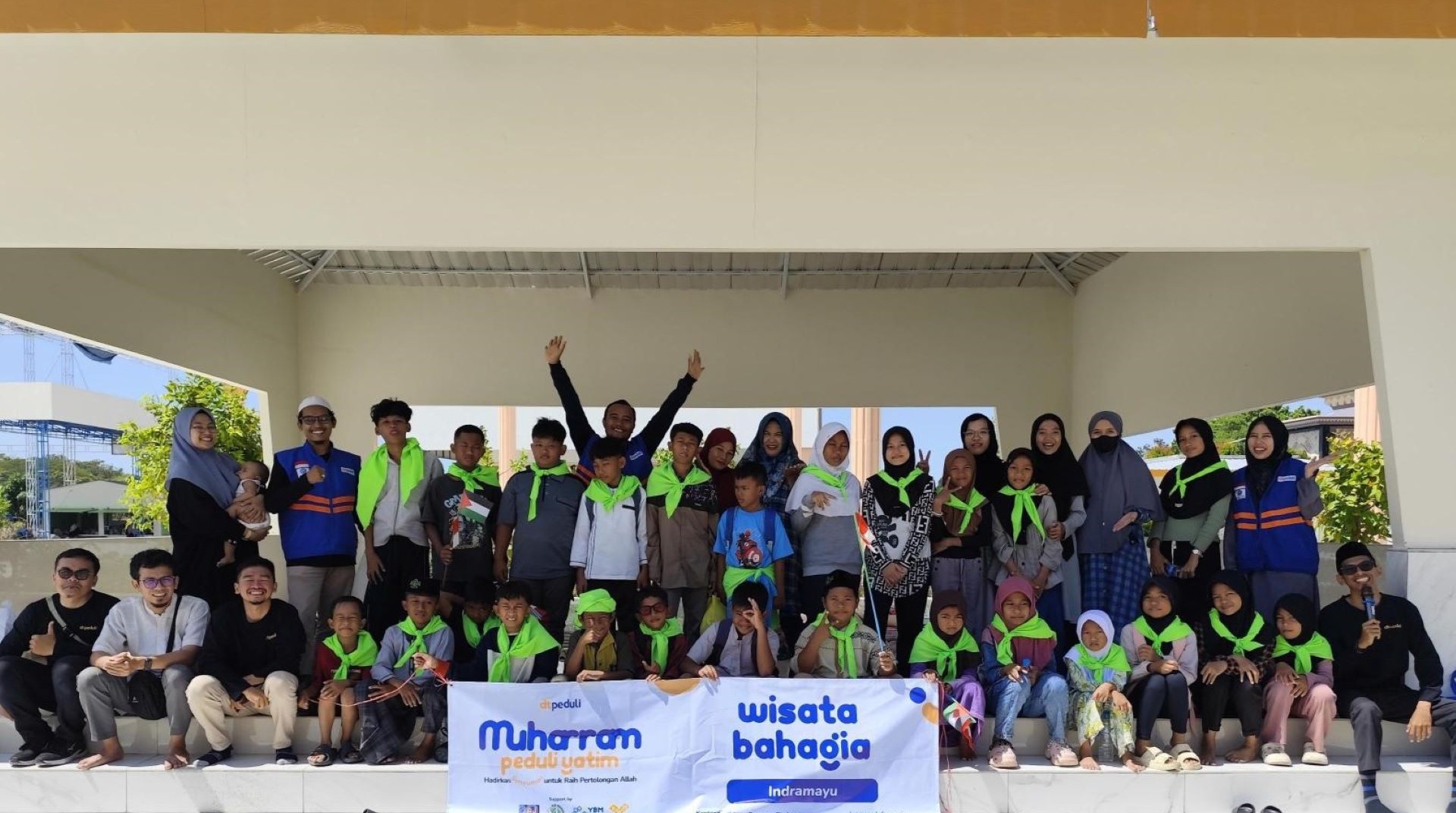 Bahagianya Anak Yatim Nikmati Wisata Bahagia di Indramayu 
