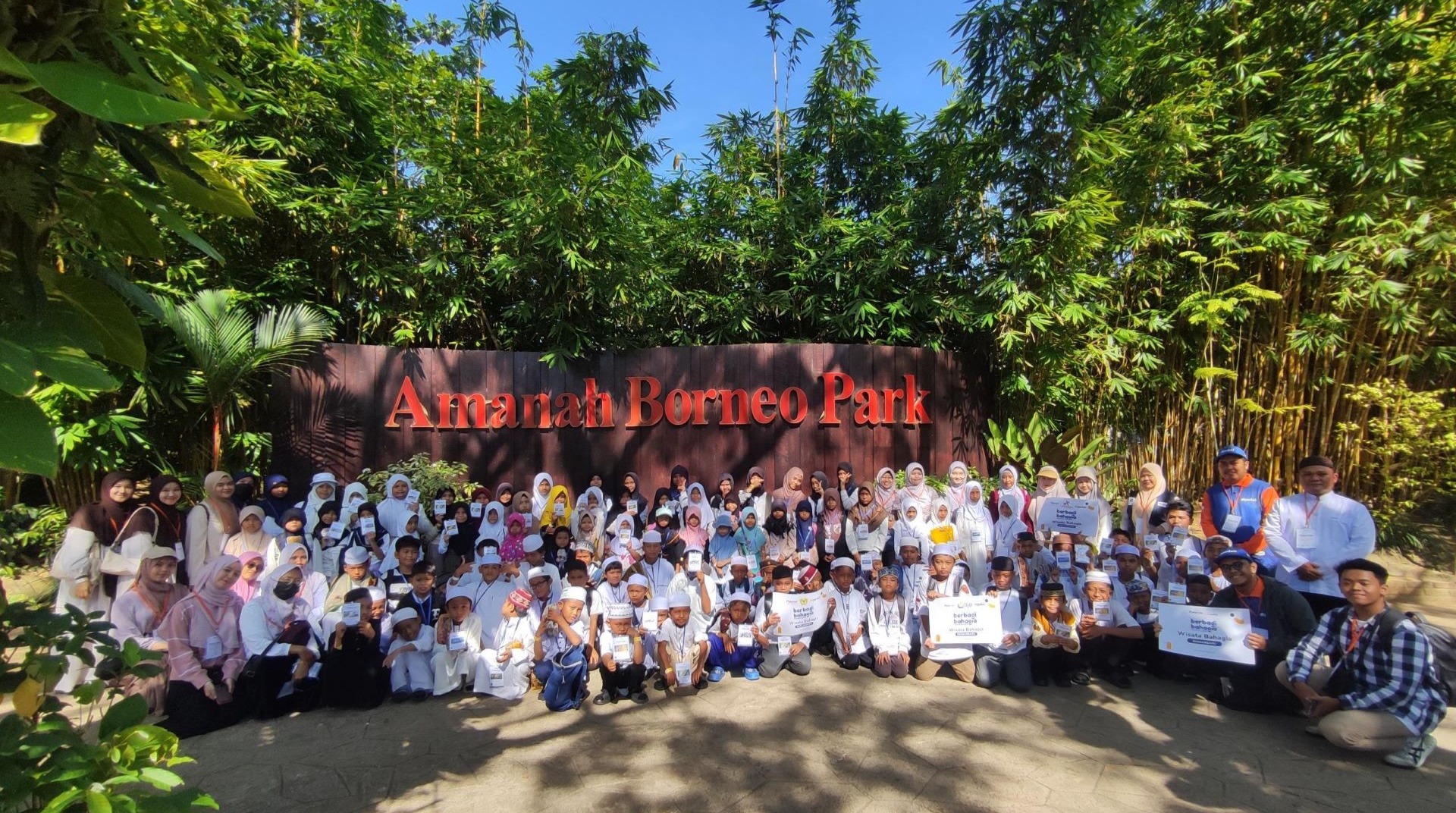 DT Peduli Kalsel Ajak 100 Anak Yatim dan Dhuafa Berwisata di Amanah Borneo Park 