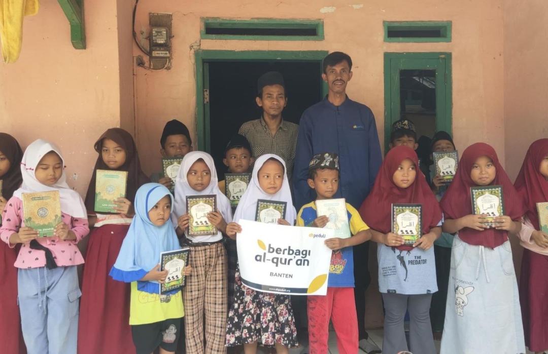 DT Peduli Salurkan Al-Qur'an dan Iqro Baru untuk TPQ Al-Ikhlas Cileles 