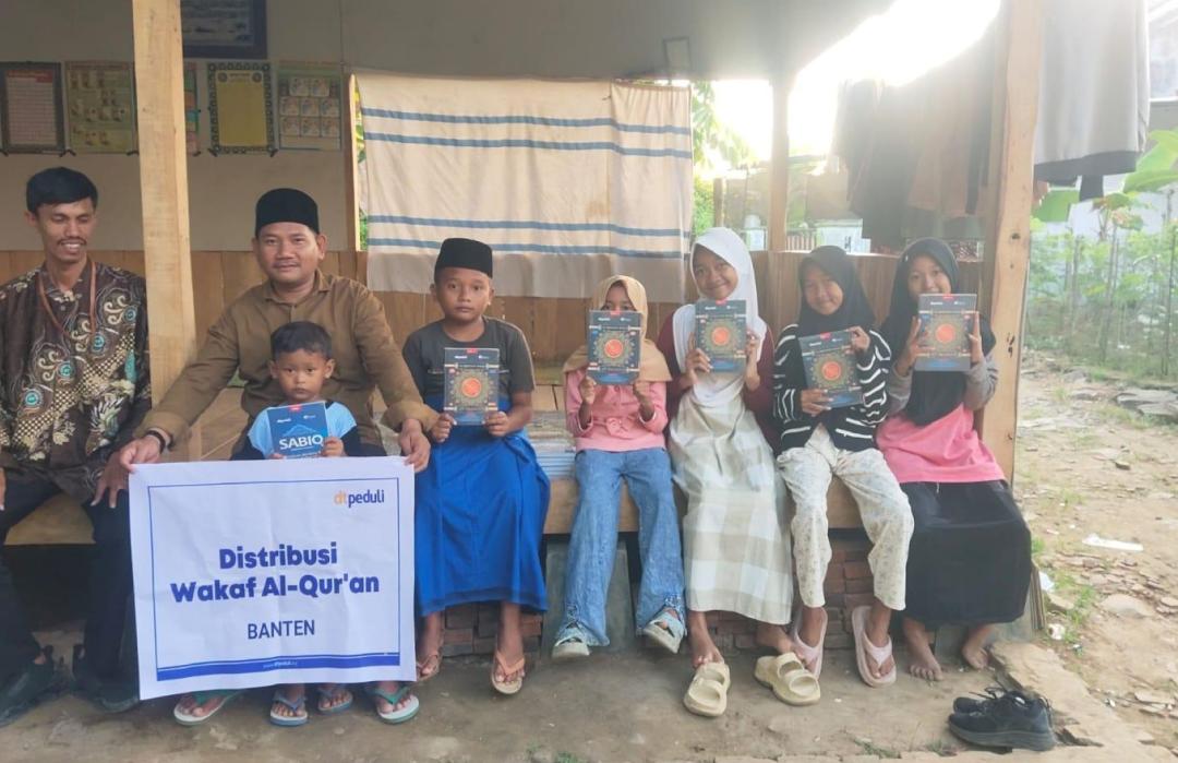 Mushaf Al-Qur'an DT Peduli Terangi Dua Lembaga Pendidikan di Pandeglang