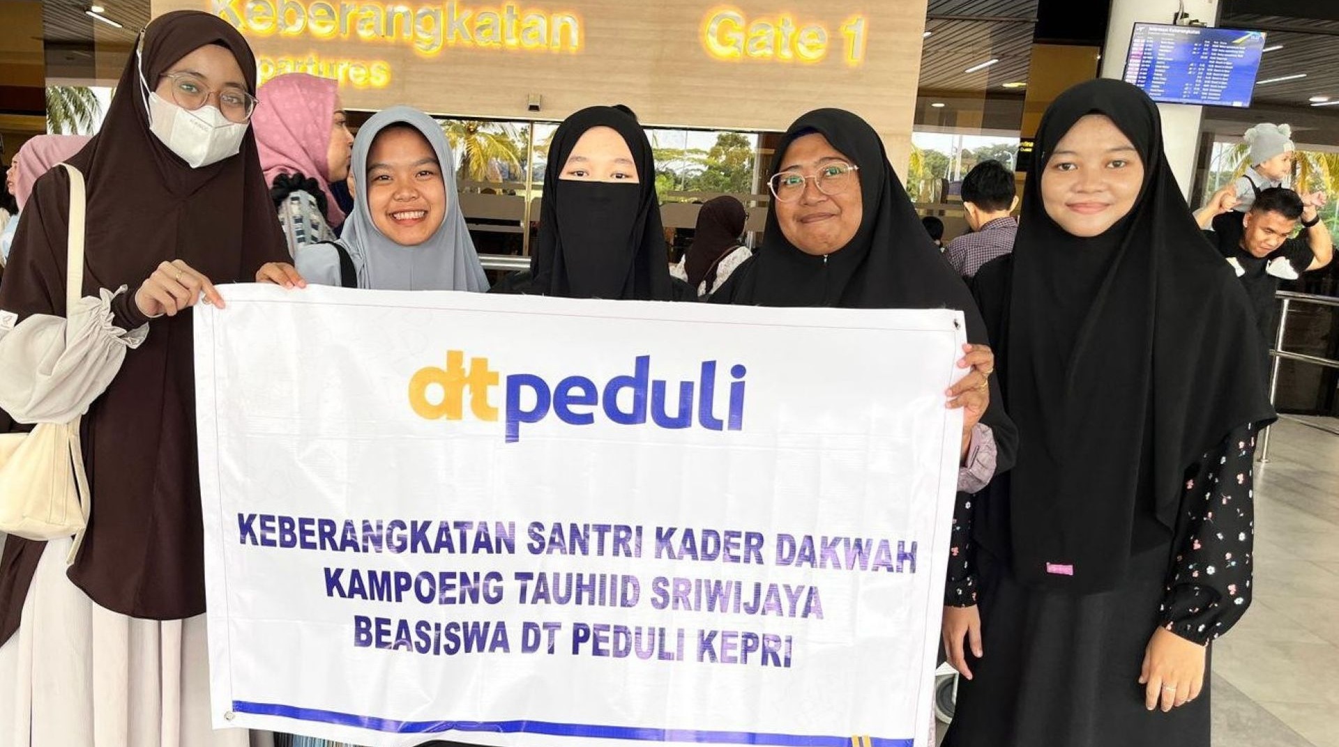 Dukung Pendidikan Kader Dakwah Muda, DT Peduli Kepri Berangkatkan Dua Santri Terbaik ke Kampung Tauhiid Sriwijaya 