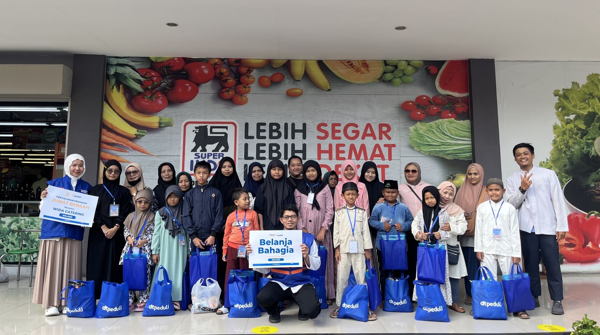 DT Peduli Malang Tutup Muharram dengan Belanja Bahagia Bersama Anak Yatim 