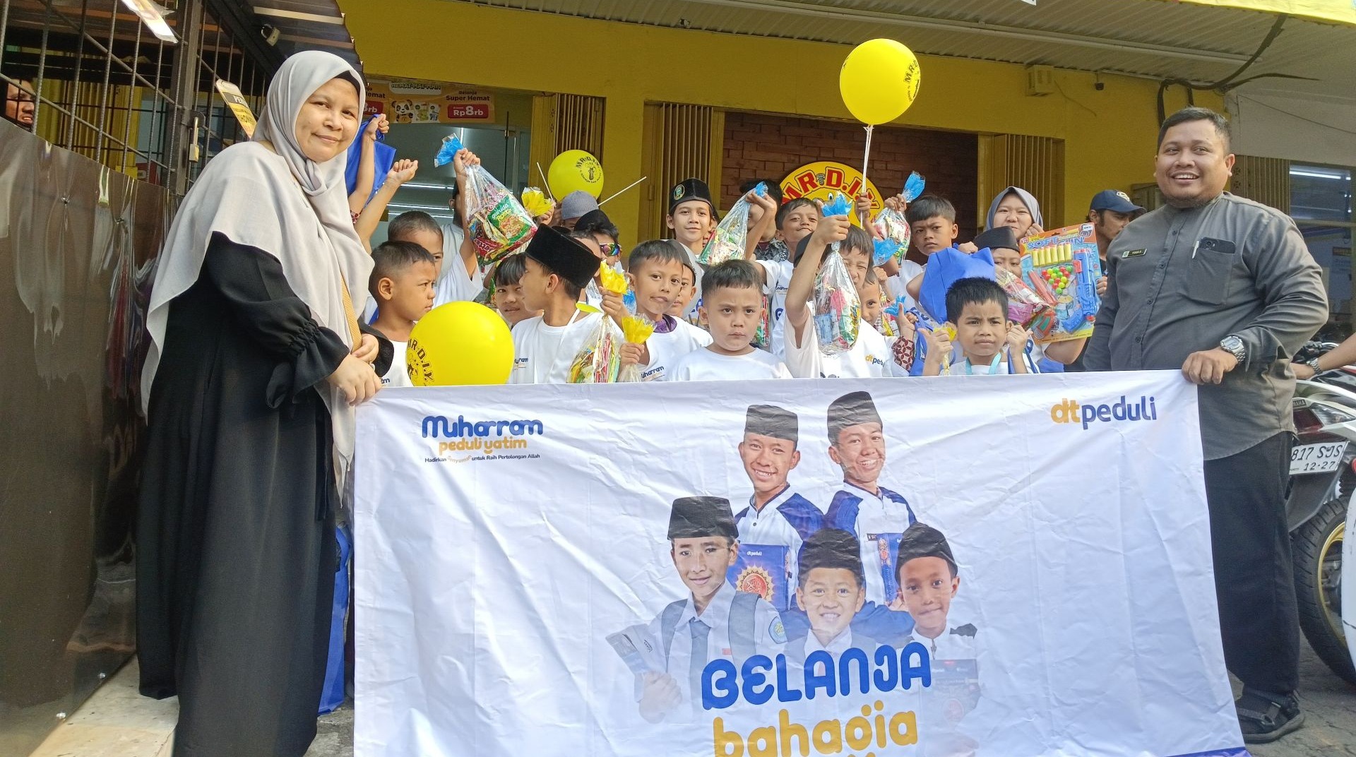 Senyum Ceria 40 Anak Yatim Dhuafa di Jakarta Saat Belanja Bahagia Bersama DT Peduli dan Yayasan Ilmu Cahaya Iman As Syafi’i  