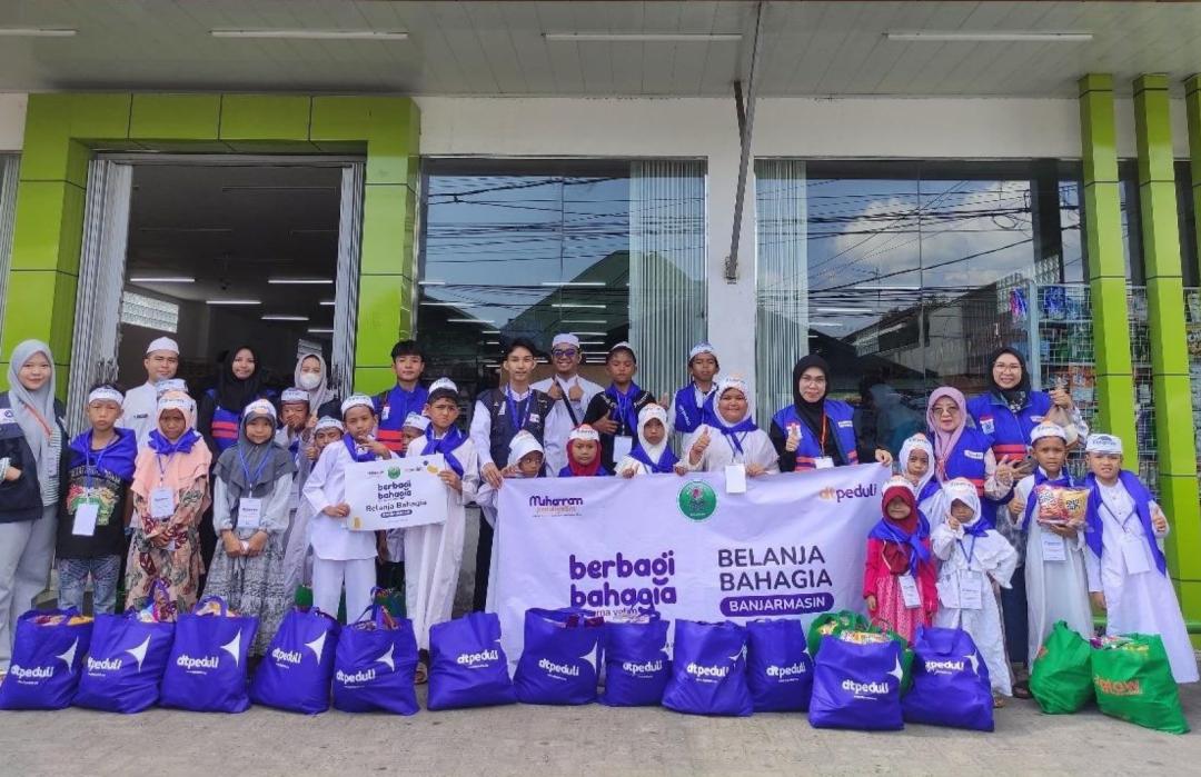 Senyum Yatim dan Dhuafa Warnai Belanja Bahagia DT Peduli di Banjarmasin 