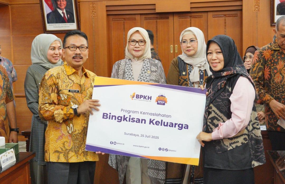 Sinergi BPKH dan DT Peduli, Bantuan Paket Ibadah untuk Masyarakat Surabaya 