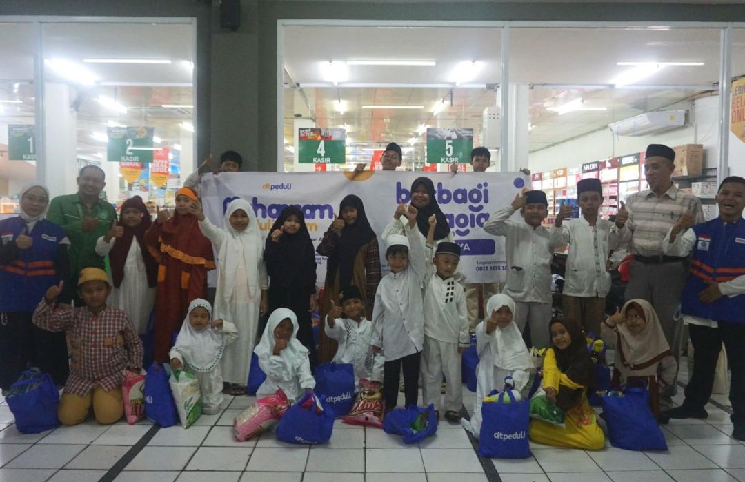 Muharram Peduli Yatim, Keceriaan Anak Yatim dan Dhuafa Warnai Kegiatan Belanja Bahagia di Surabaya 