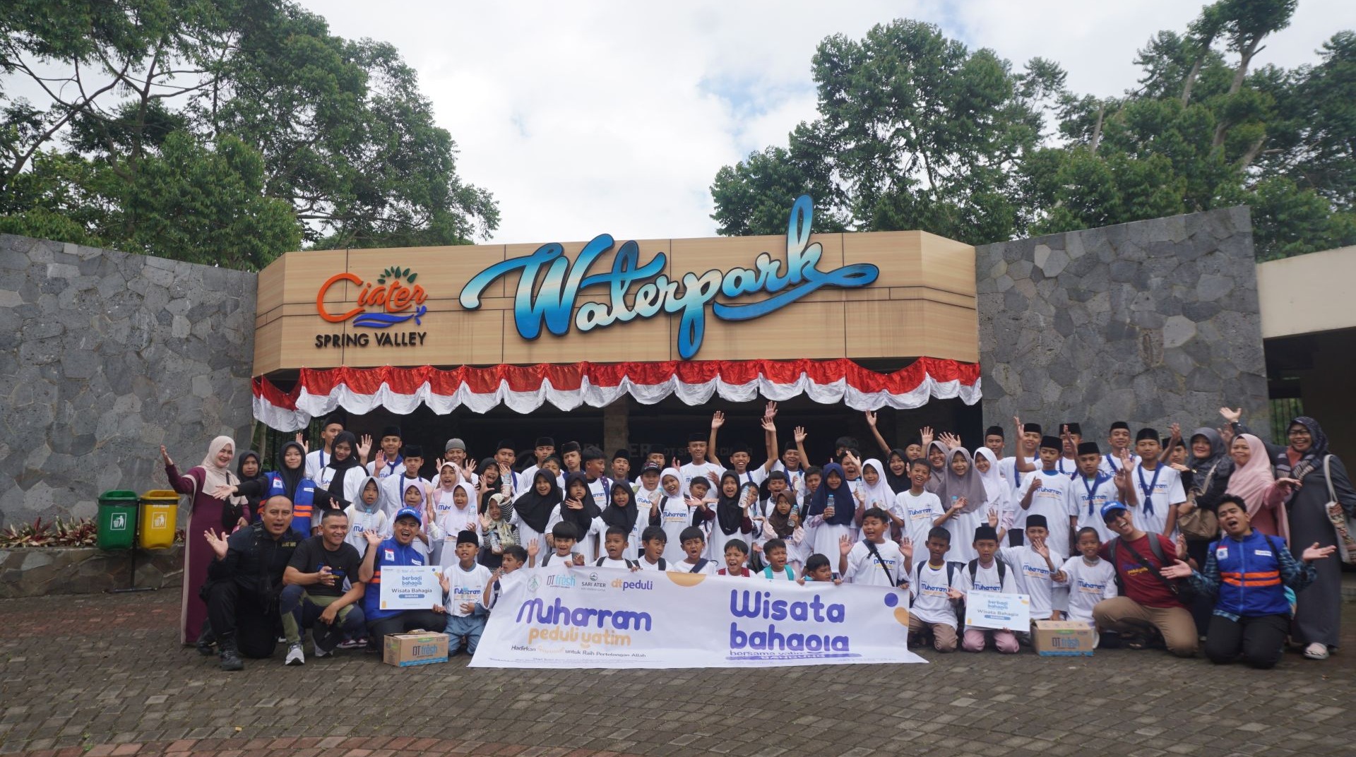 Wisata Bahagia DT Peduli Bandung: 65 Anak Yatim Nikmati Keceriaan di Waterpark Ciater 