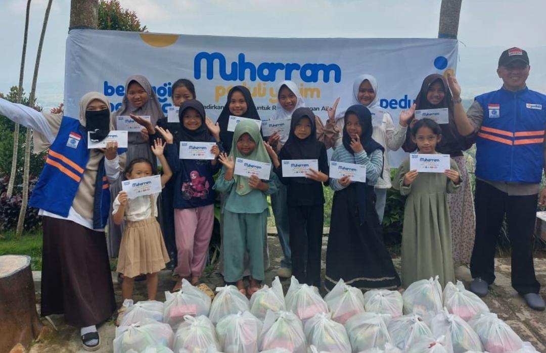 DT Peduli dan Komunitas Tabassum Ajak Anak Yatim Berenang dan Wisata di Talaga Majalengka  