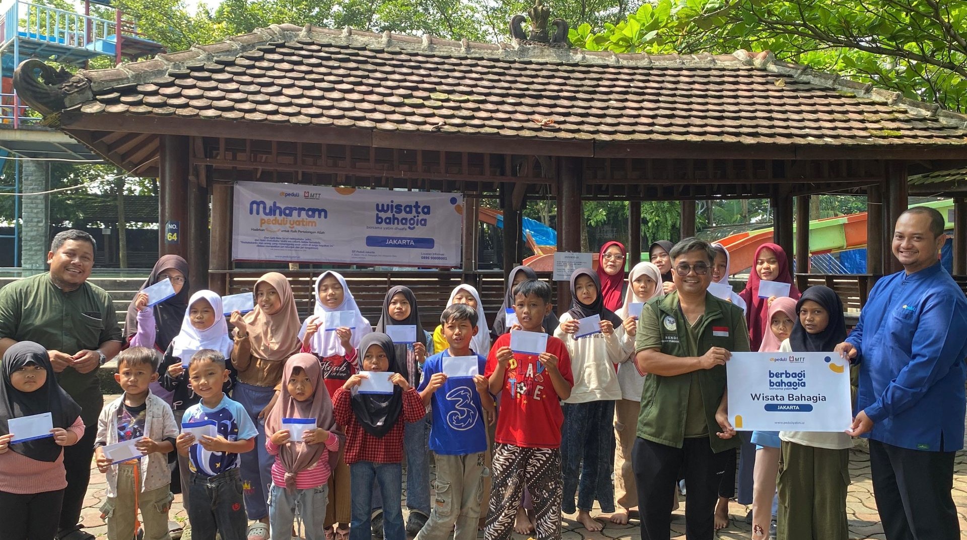 DT Peduli dan MTT Telkomsel Ajak Anak Yatim dan Dhuafa Nikmati Wisata Bahagia di Water Park 
