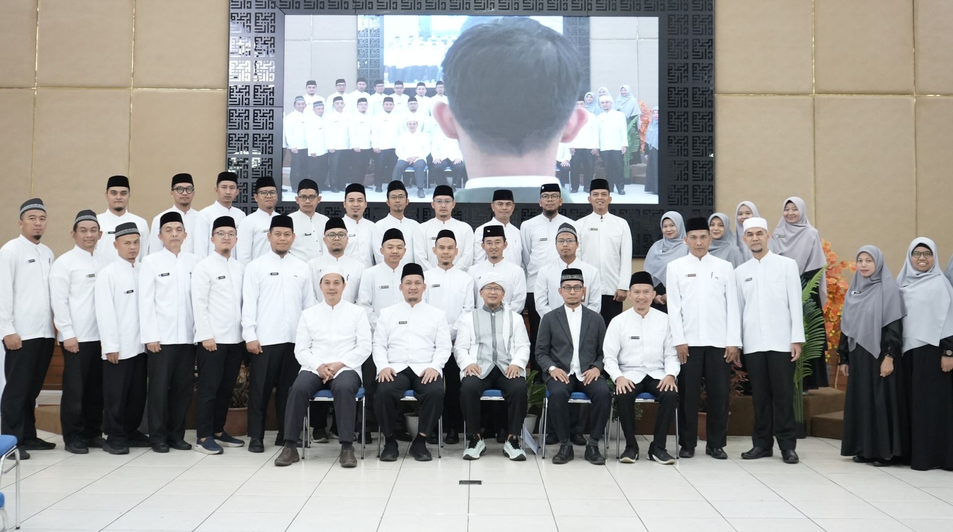 Aa Gym Lantik Jajaran Pengurus dan Manajemen Baru Yayasan DT Peduli 