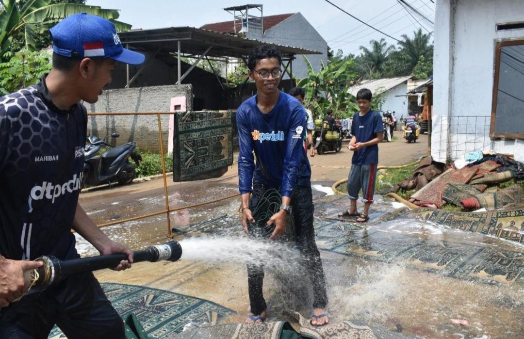 DT Peduli Bogor Salurkan Bantuan dan Lakukan Aksi Cepat Tanggap untuk Korban Banjir Cimulang 