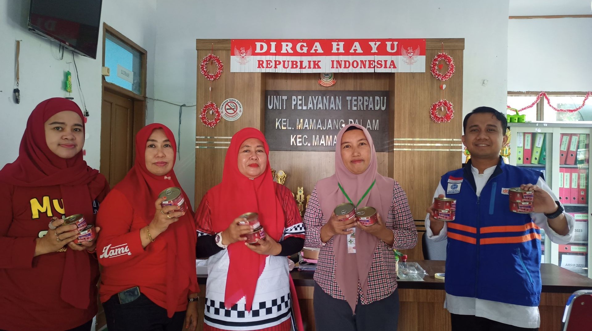 Cegah Stunting, DT Peduli Sulsel Bagikan Daging Kornet untuk PMT di Mamajang Dalam 