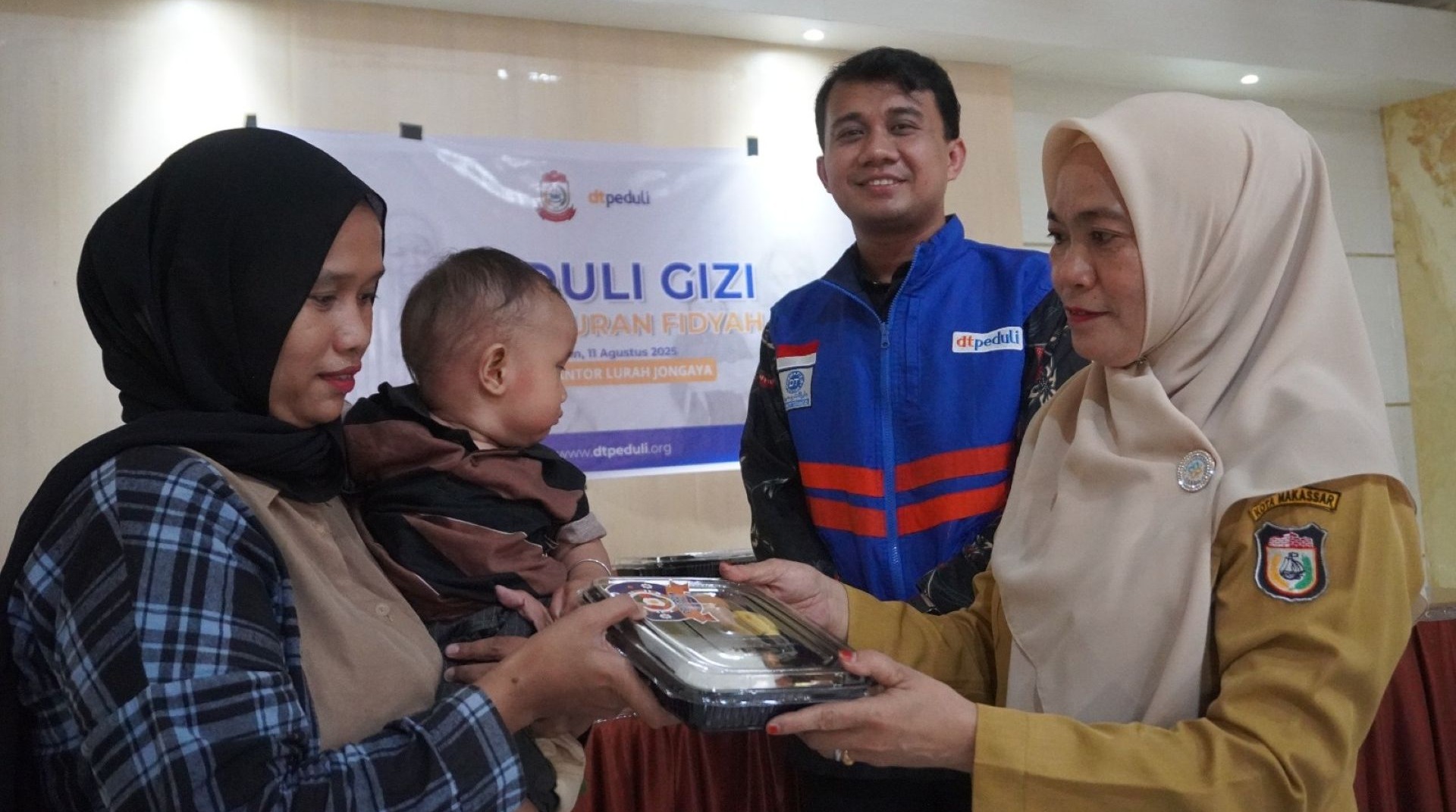 Tekan Angka Stunting di Makassar, DT Peduli Sulsel Salurkan Fidyah untuk Penuhi Gizi Anak-Anak Jongaya 