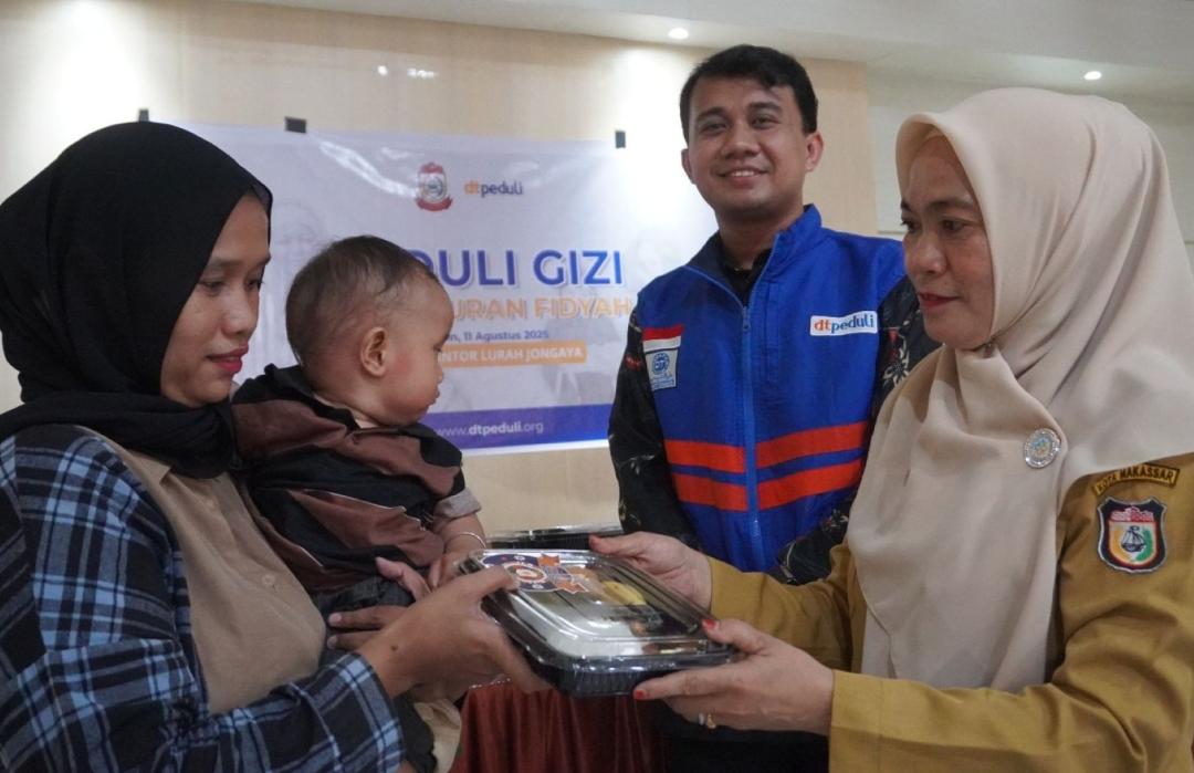 Tekan Angka Stunting di Makassar, DT Peduli Sulsel Salurkan Fidyah untuk Penuhi Gizi Anak-Anak Jongaya 