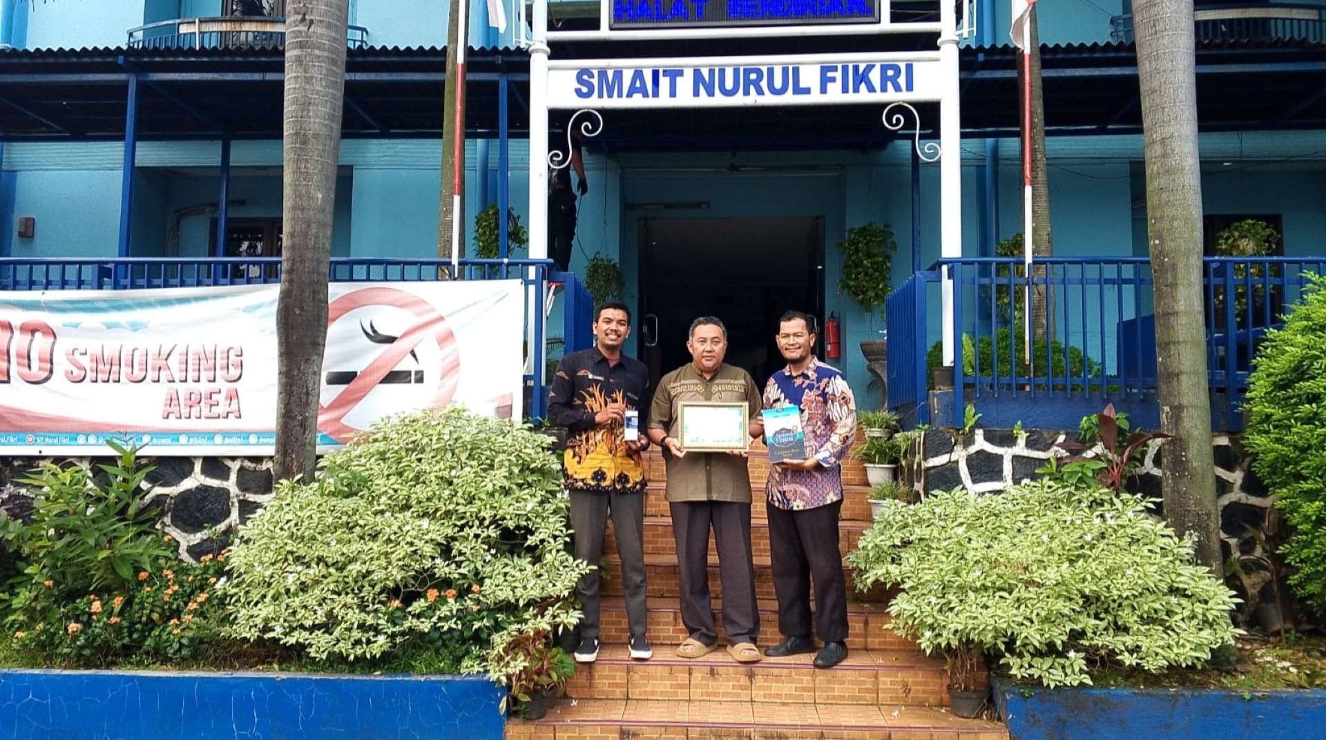 Laporkan Donasi Palestina, DT Peduli Depok Kunjungi SMAIT Nurul Fikri 