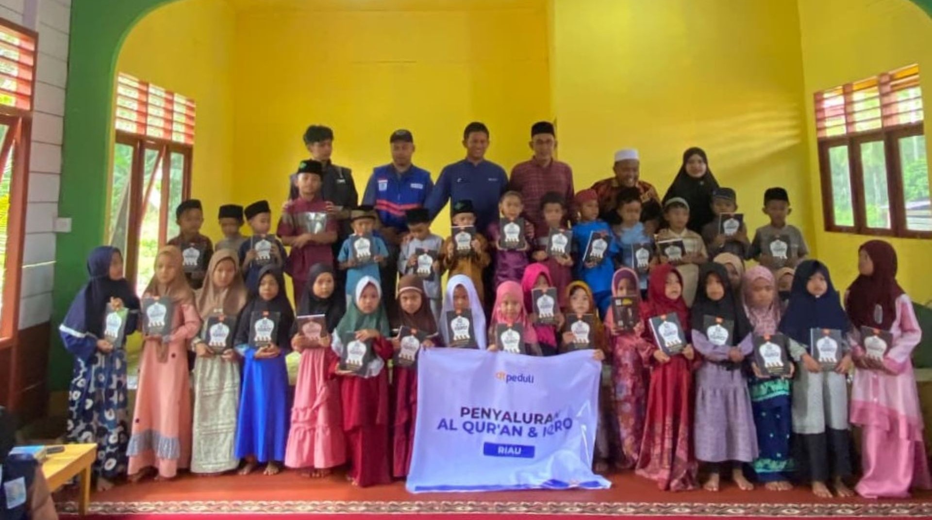 DT Peduli Riau Salurkan Wakaf Al-Qur'an dan Iqra' di Kepulauan Meranti 